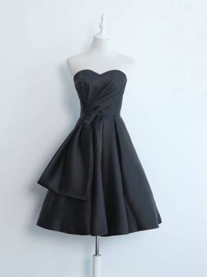 Sweetheart Black Satin Short/Mini Simple Prom Homecoming Dress