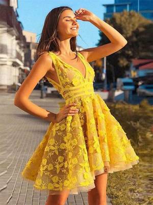 Amazing Yellow Tulle Lace V-neck Short Homecoming Dress