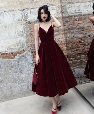 Elegant Burgundy Velvet Tea-length Bridesmaid Dress