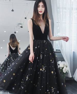 Black Tulle V-neck Short/Mini Elegant Prom Homecoming Dress
