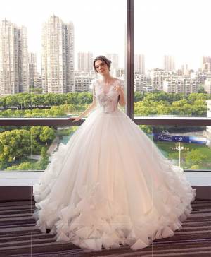 Princess White Tulle Round Neck Long Wedding Dress With Lace