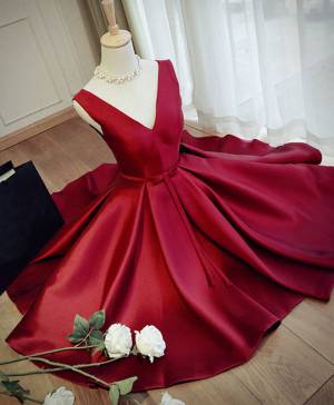 A Line Burgundy V-neck Short Prom Homecoming Dress